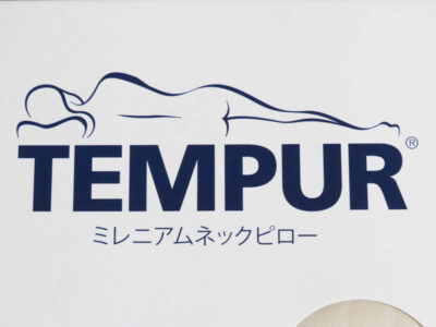 テンピュール ミレニアムネックピロー MIL-1の化粧箱（TEMPURのロゴ）