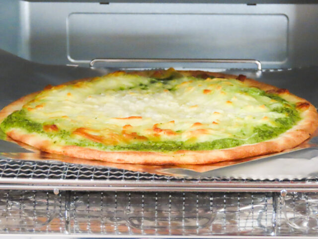 アラジン グラファイト グリル・トースター AET-G13Bで冷凍ピザが焼けました