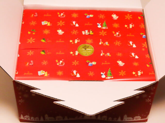 ユーハイム クリスマスギフトBOX 2022の化粧箱5（お菓子は包装紙に包まれていました）