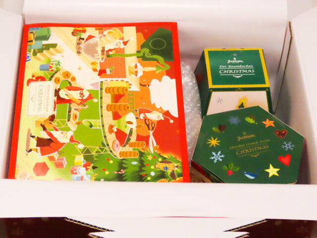 ユーハイム クリスマスギフトBOX 2022の化粧箱7（チラシと小分け袋を取り出した状態です）