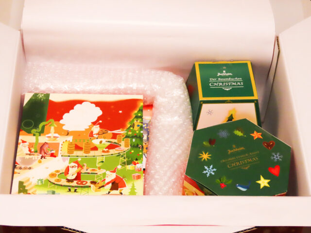 ユーハイム クリスマスギフトBOX 2022の化粧箱8（クリスマス クライナーショコバウムアソートを取り出した状態です）