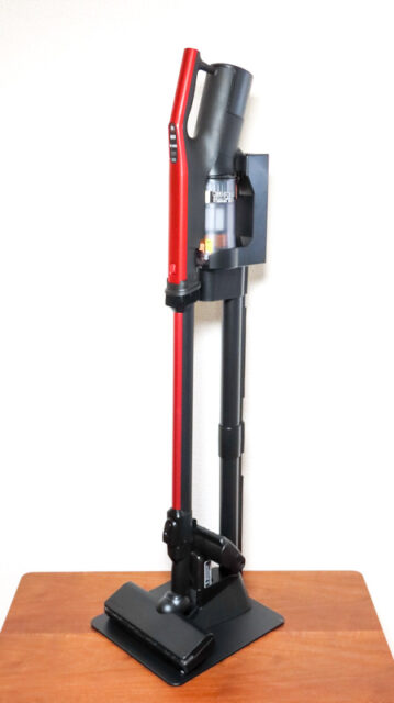 日立 ラクかるパワーブースト サイクロン PV-BHL6000Jを充電スタンドにセットした状態です